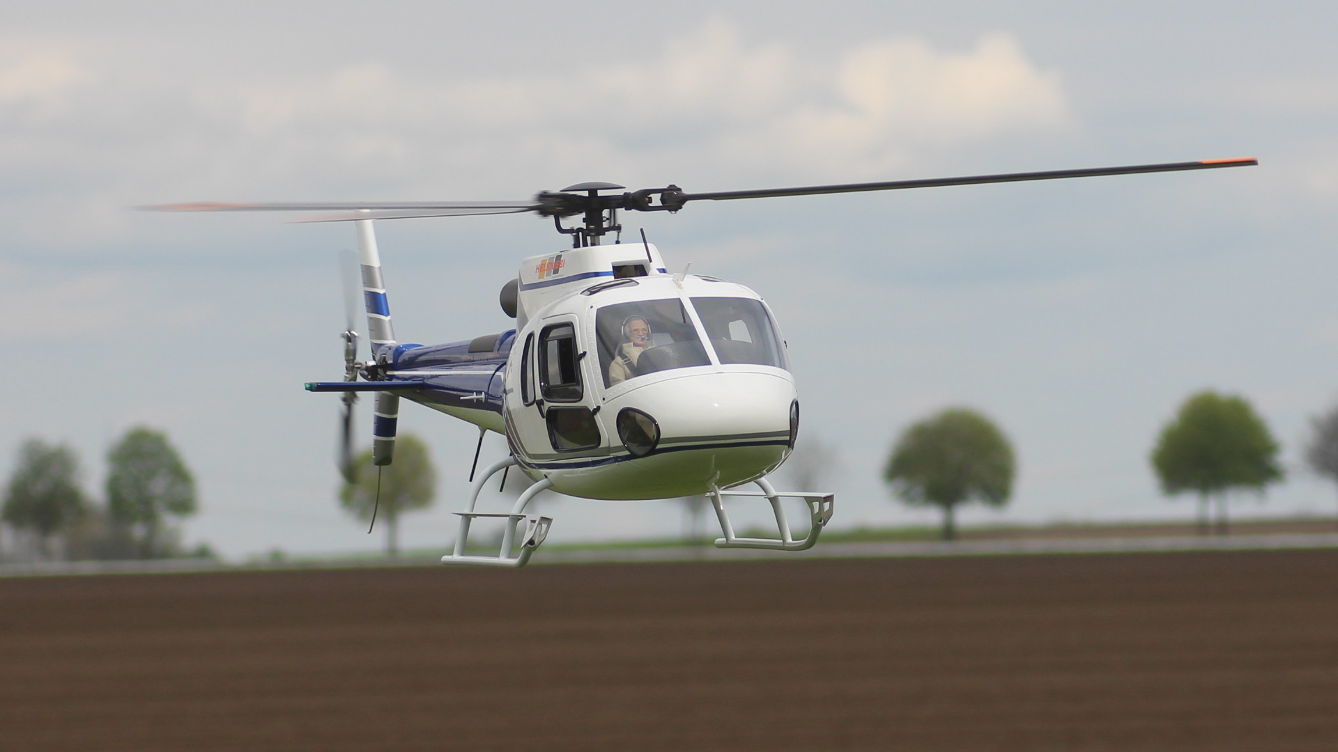 AS350